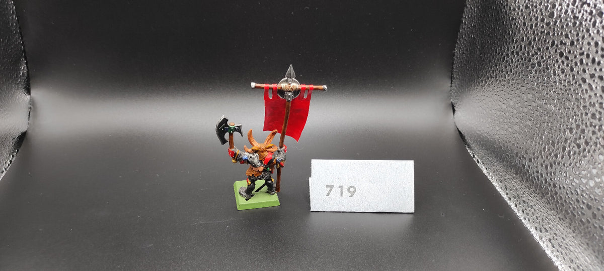 (1) Chaos Standard Bearer Warriors of Chaos Warhammer Fantasy Miniatures -1538-