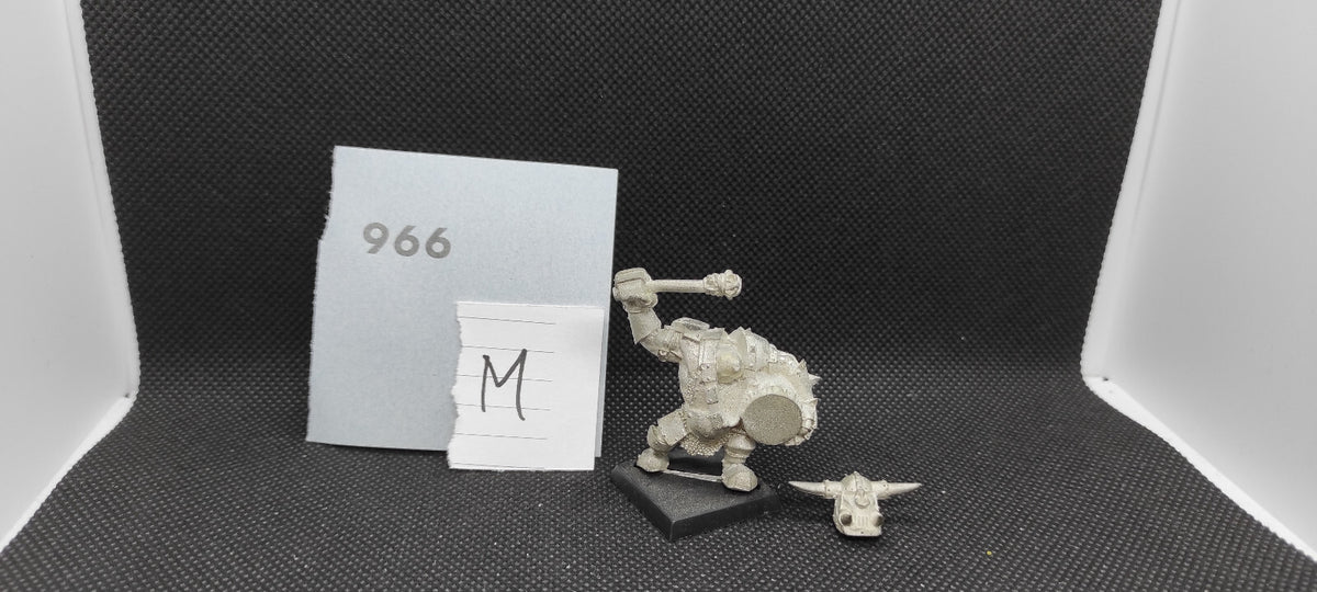(1) Black Orc Metal Musician OOP Orcs & Goblins Warhammer Fantasy Miniatures -1566-