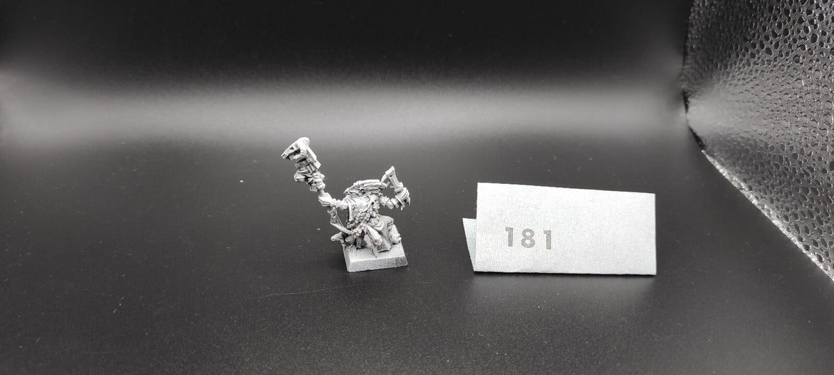 (1) Skink Priest METAL Lizardmen Warhammer Fantasy Miniatures -1024-