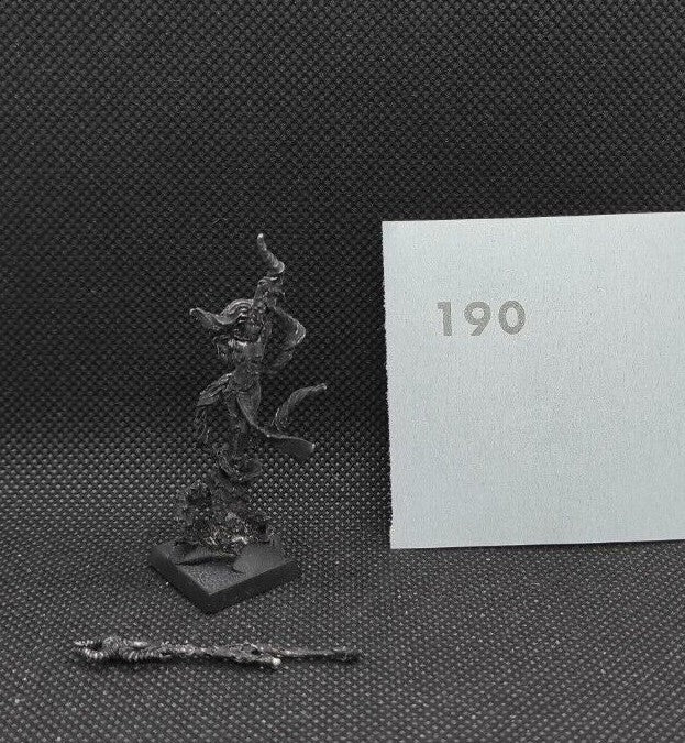 (1) Sorceress Metal Dark Elves Warhammer Fantasy Miniatures -1682-