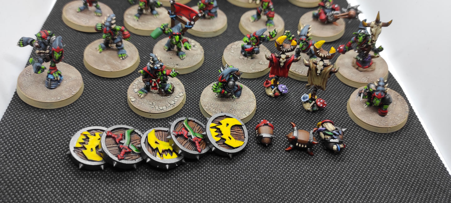 Compatible second hand blood bowl Fantasy Football Team Night Goblins Resin Painted-on-Demand
