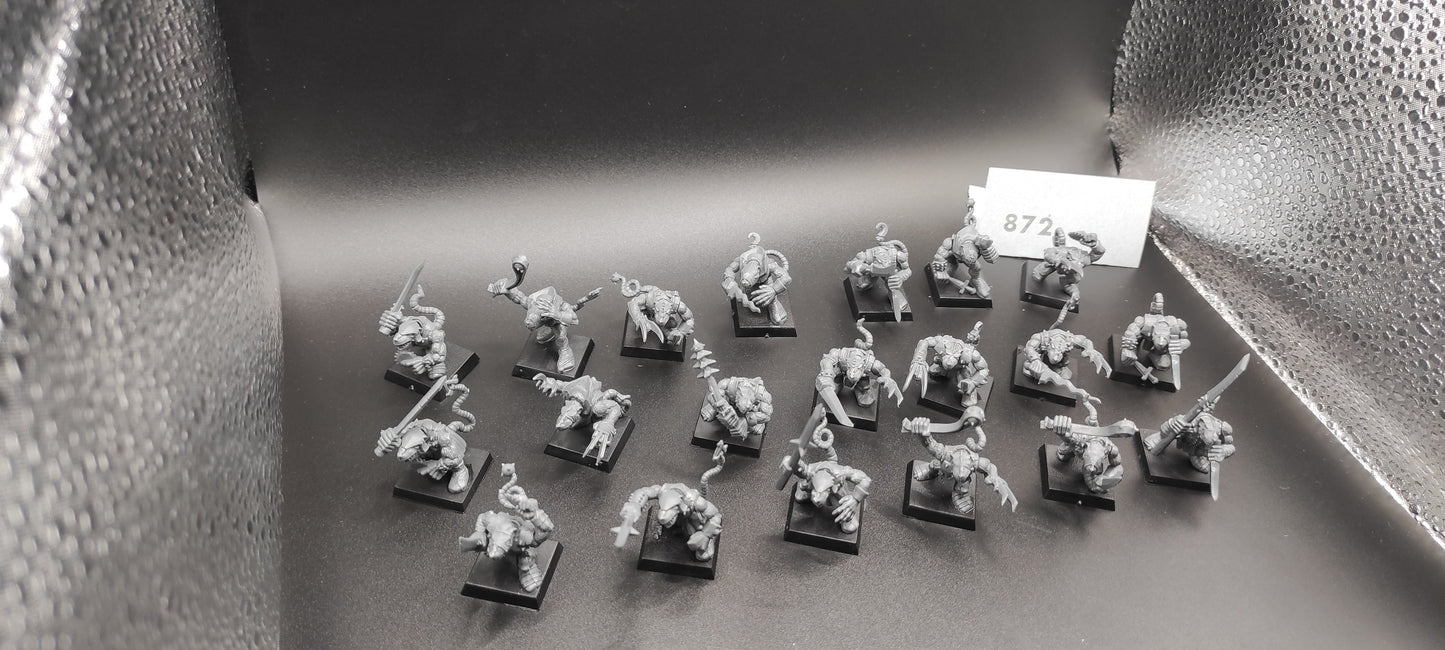 (20) Gutter Runners Skaven Warhammer Fantasy Miniatures -872-