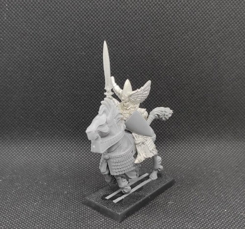 (1) High Elves Hero Lord Mounted on Horse Metal OOP Warhammer Fantasy Miniatures -1942-