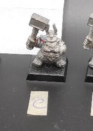 (1) Dwarf Hammerers Warhammer Fantasy Miniatures -1055-