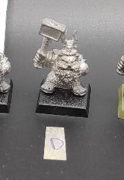 (1) Dwarf Hammerers Warhammer Fantasy Miniatures -1056-