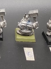 (1) Dwarf Hammerers Warhammer Fantasy Miniatures -1057-