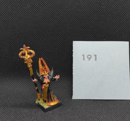 (1) Sorceress Metal Dark Elves Warhammer Fantasy Miniatures -1667-