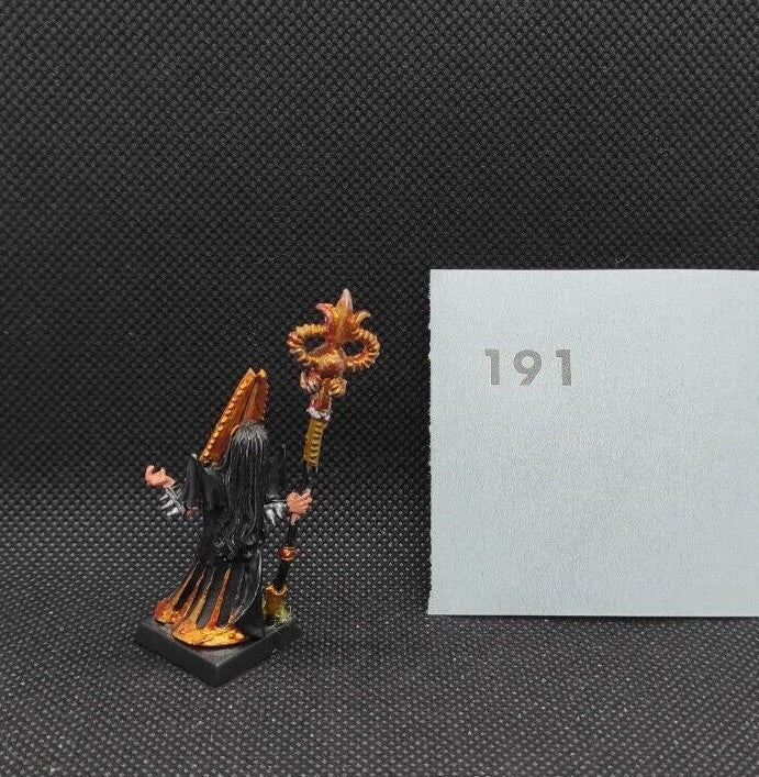 (1) Sorceress Metal Dark Elves Warhammer Fantasy Miniatures -1667-