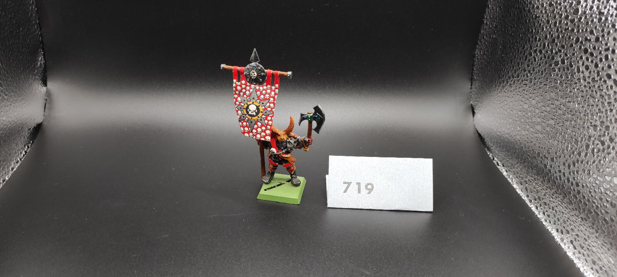 (1) Chaos Standard Bearer Warriors of Chaos Warhammer Fantasy Miniatures -1538-