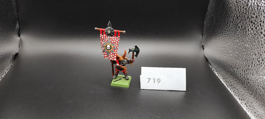 (1) Chaos Standard Bearer Warriors of Chaos Warhammer Fantasy Miniatures -1538-