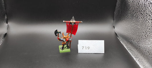 (1) Chaos Standard Bearer Warriors of Chaos Warhammer Fantasy Miniatures -1538-
