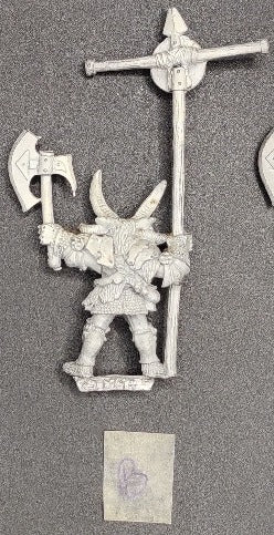 (1) Chaos Command Standard Warriors of Chaos Warhammer Fantasy Miniatures -2070-
