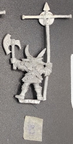 (1) Chaos Command Standard Warriors of Chaos Warhammer Fantasy Miniatures -2071-