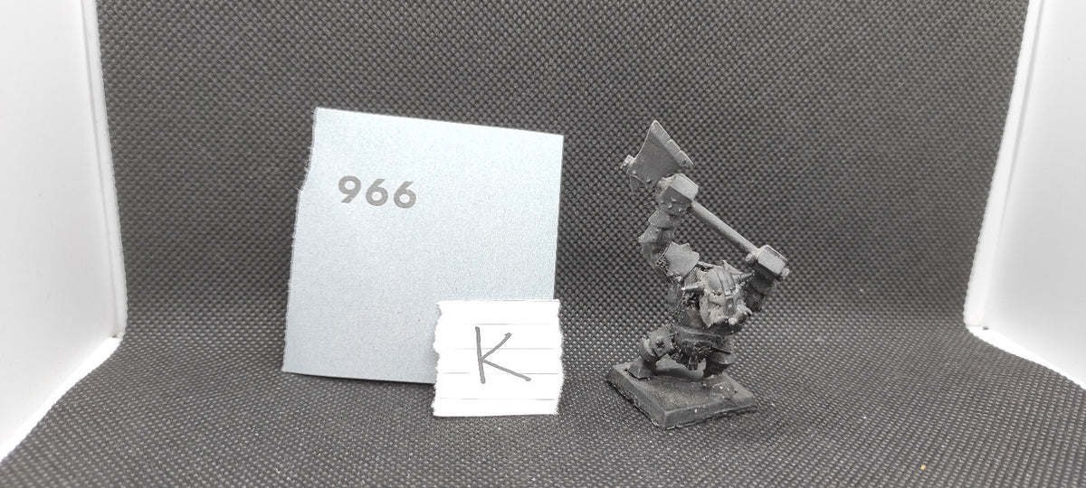 (1) Black Orc Metal OOP Orcs & Goblins Warhammer Fantasy Miniatures -1567-