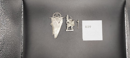(1) Chaos Standard Bearer LIMITED Warriors of Chaos Warhammer Fantasy Miniatures -2072-