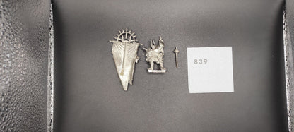 (1) Chaos Standard Bearer LIMITED Warriors of Chaos Warhammer Fantasy Miniatures -2072-