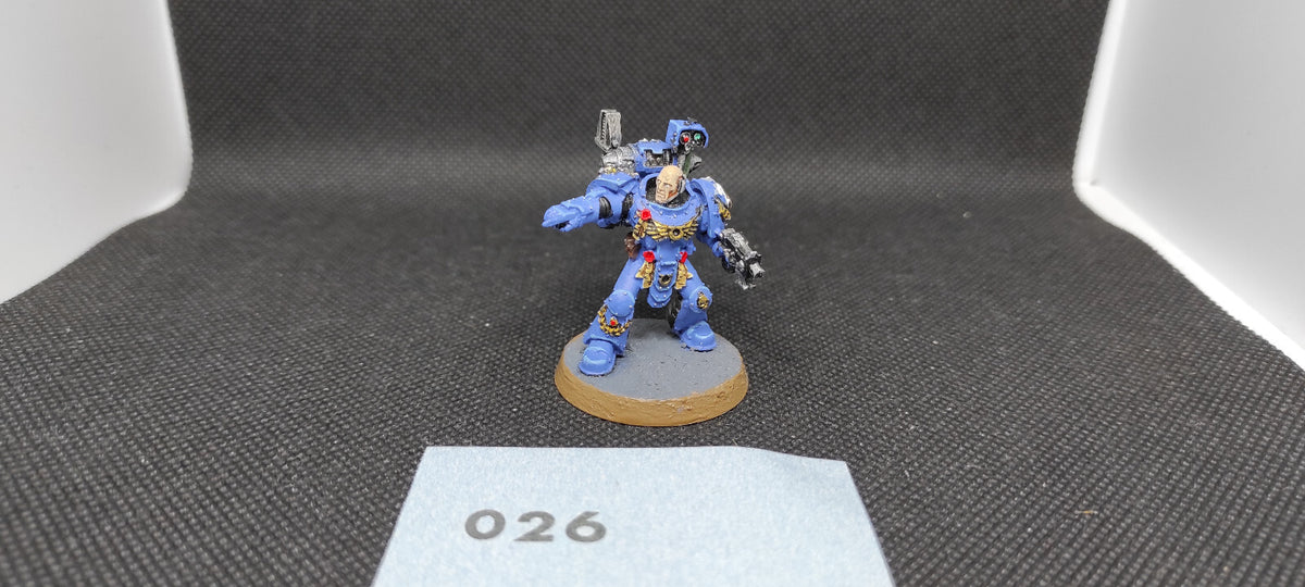 (1) Space Marines Ultramarine Captain Resin Warhammer 40k -2408-