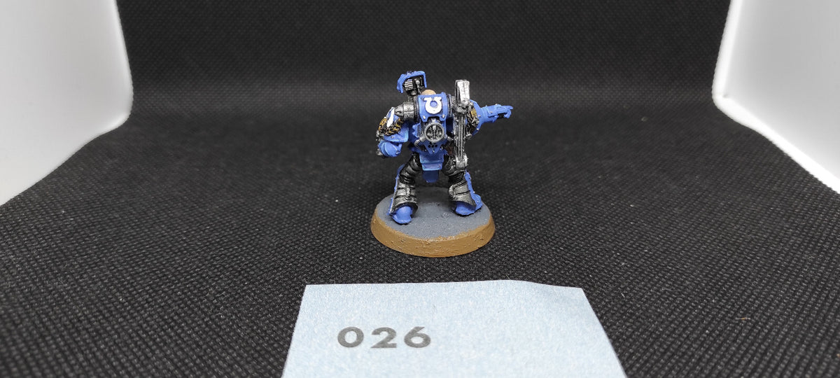 (1) Space Marines Ultramarine Captain Resin Warhammer 40k -2408-
