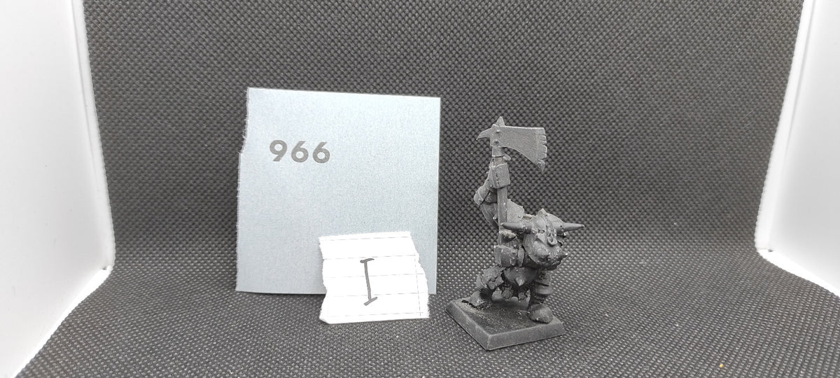 (1) Black Orc Metal OOP Orcs & Goblins Warhammer Fantasy Miniatures -1569-