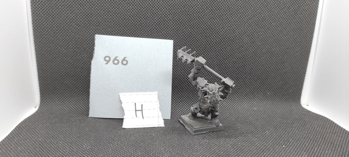 (1) Black Orc Metal OOP Orcs & Goblins Warhammer Fantasy Miniatures -1570-