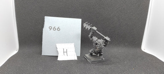 (1) Black Orc Metal OOP Orcs & Goblins Warhammer Fantasy Miniatures -1570-