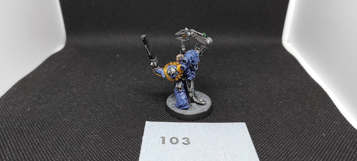 (1) Space Marine Techmarine Horus Heresy Hero Ultramarines Space Marines Warhammer 40k -2409-