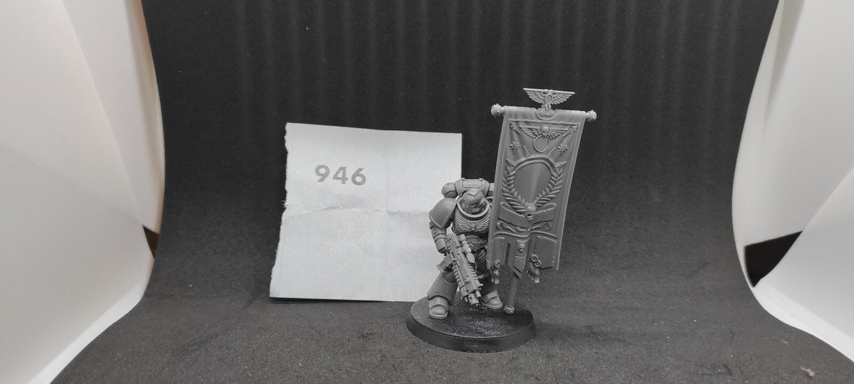 (1) Primaris Ancient Standard Bearer Space Marines Warhammer 40k -2249-