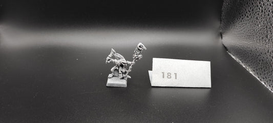 (1) Skink Priest METAL Lizardmen Warhammer Fantasy Miniatures -1024-