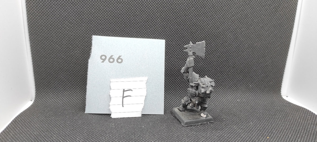 (1) Black Orc Metal OOP Orcs & Goblins Warhammer Fantasy Miniatures -1571-