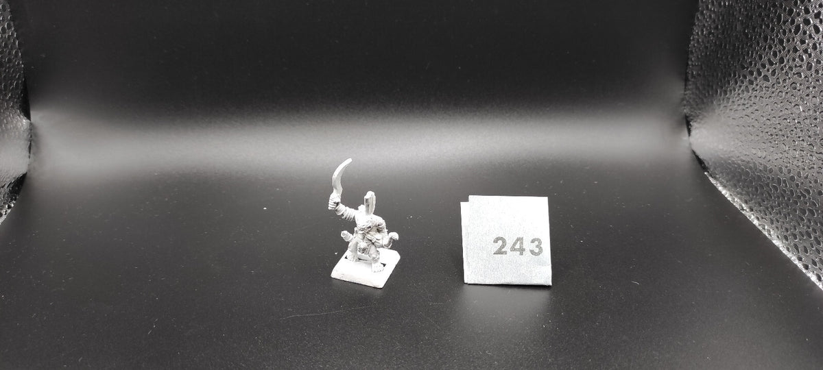 (1) Skink Chief Hero METAL Lizardmen Warhammer Fantasy Miniatures -1025-