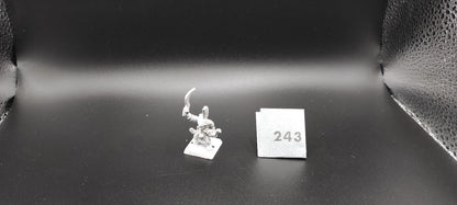 (1) Skink Chief Hero METAL Lizardmen Warhammer Fantasy Miniatures -1025-