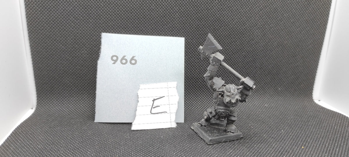 (1) Black Orc Metal OOP Orcs & Goblins Warhammer Fantasy Miniatures -1572-