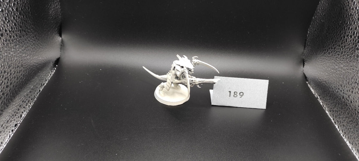 (1) Tyranid Warrior PLASTIC Warhammer 40k -1811-