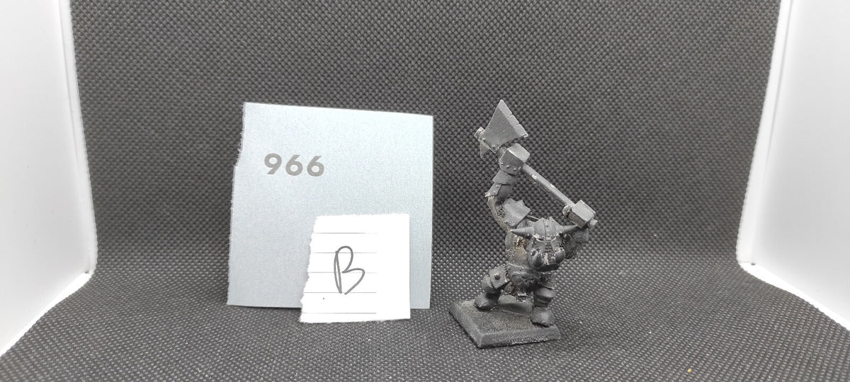 (1) Black Orc Metal OOP Orcs & Goblins Warhammer Fantasy Miniatures -1574-