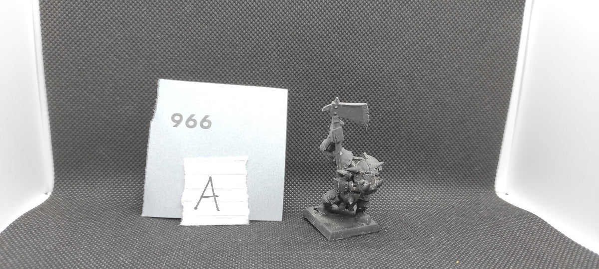 (1) Black Orc Metal OOP Orcs & Goblins Warhammer Fantasy Miniatures -1575-