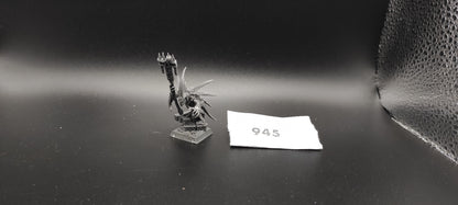 (1) Skink Priest Hero PLASTIC Lizardmen Warhammer Fantasy Miniatures -1032-