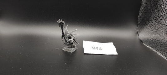 (1) Skink Priest Hero PLASTIC Lizardmen Warhammer Fantasy Miniatures -1032-