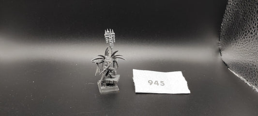 (1) Skink Priest Hero PLASTIC Lizardmen Warhammer Fantasy Miniatures -1032-