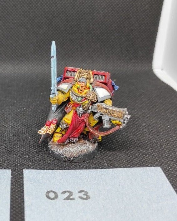 (1) Space Marine Captain Hero Chapter Master Imperial Fists Space Marines Warhammer 40k -1732-