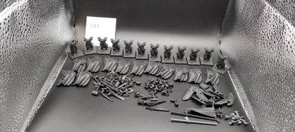 (12) Chaos Warriors Warhammer Fantasy Miniatures -2473-