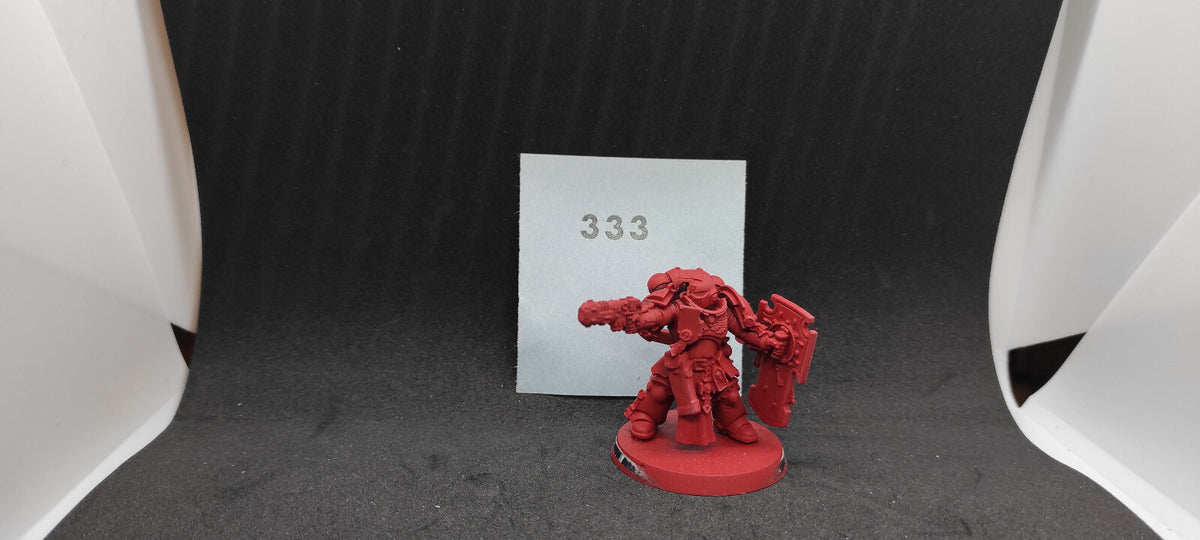 (1) Lieutenant with Storm Shield Blood Angels Space Marines Warhammer 40k -2260-