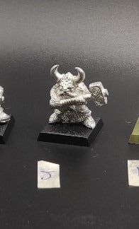(1) Dwarf Clansmen Hammer Warhammer Fantasy Miniatures -1109-