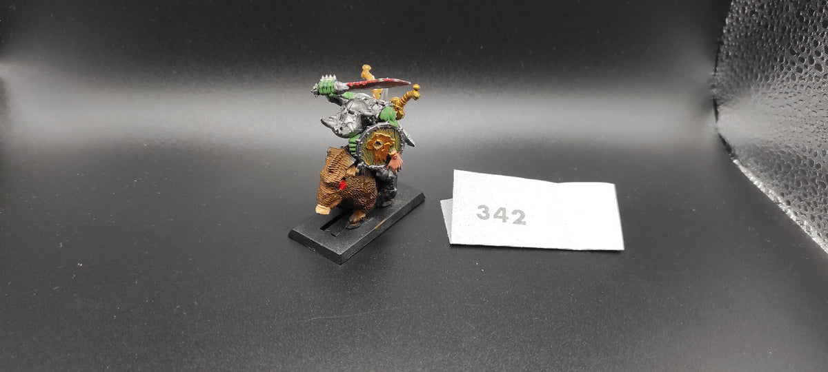 (1) Orc Boss on Boar PLASTIC Orcs & Goblins Warhammer Fantasy Miniatures -1592-