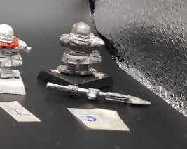 (1) Dwarf with Spear Warhammer Fantasy Miniatures -1125-