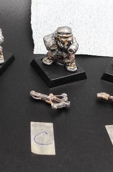 (1) Dwarf with Crossbow Warhammer Fantasy Miniatures -1128-