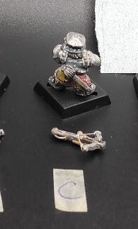 (1) Dwarf with Crossbow Warhammer Fantasy Miniatures -1128-