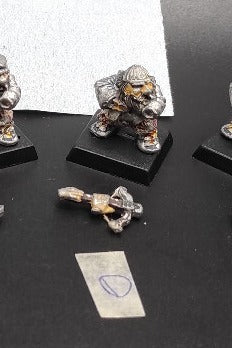 (1) Dwarf with Crossbow Warhammer Fantasy Miniatures -1129-
