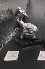 (1) Dwarf Iron Breakers Warhammer Fantasy Miniatures -1133-