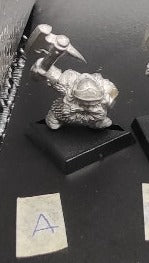 (1) Dwarf Iron Breakers Warhammer Fantasy Miniatures -1133-