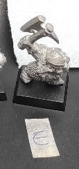 (1) Dwarf Iron Breakers Warhammer Fantasy Miniatures -1137-